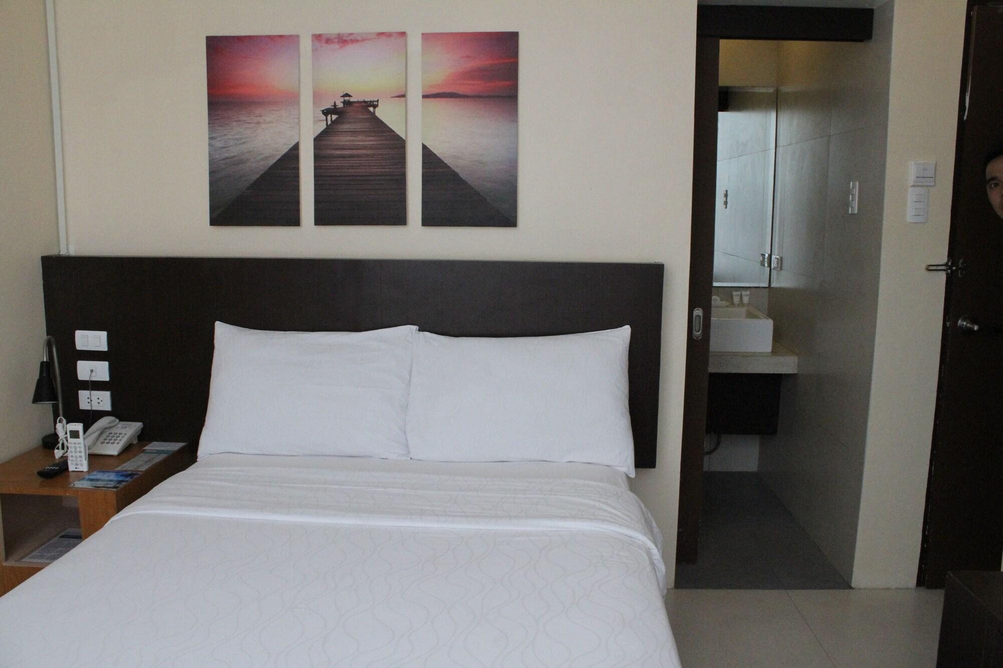 Ocean Suites Bohol Boutique Hotel Tagbilaran City Kültér fotó